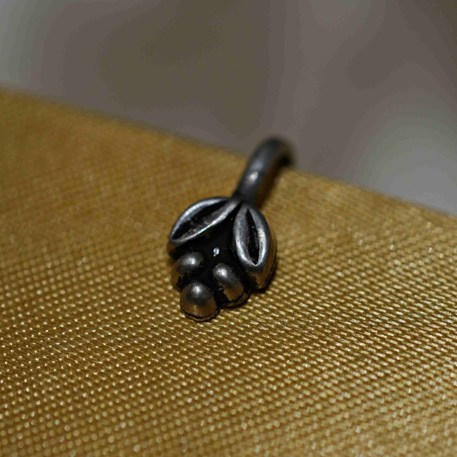 Oxidised Silver Leaf Nose Pin - Image 2