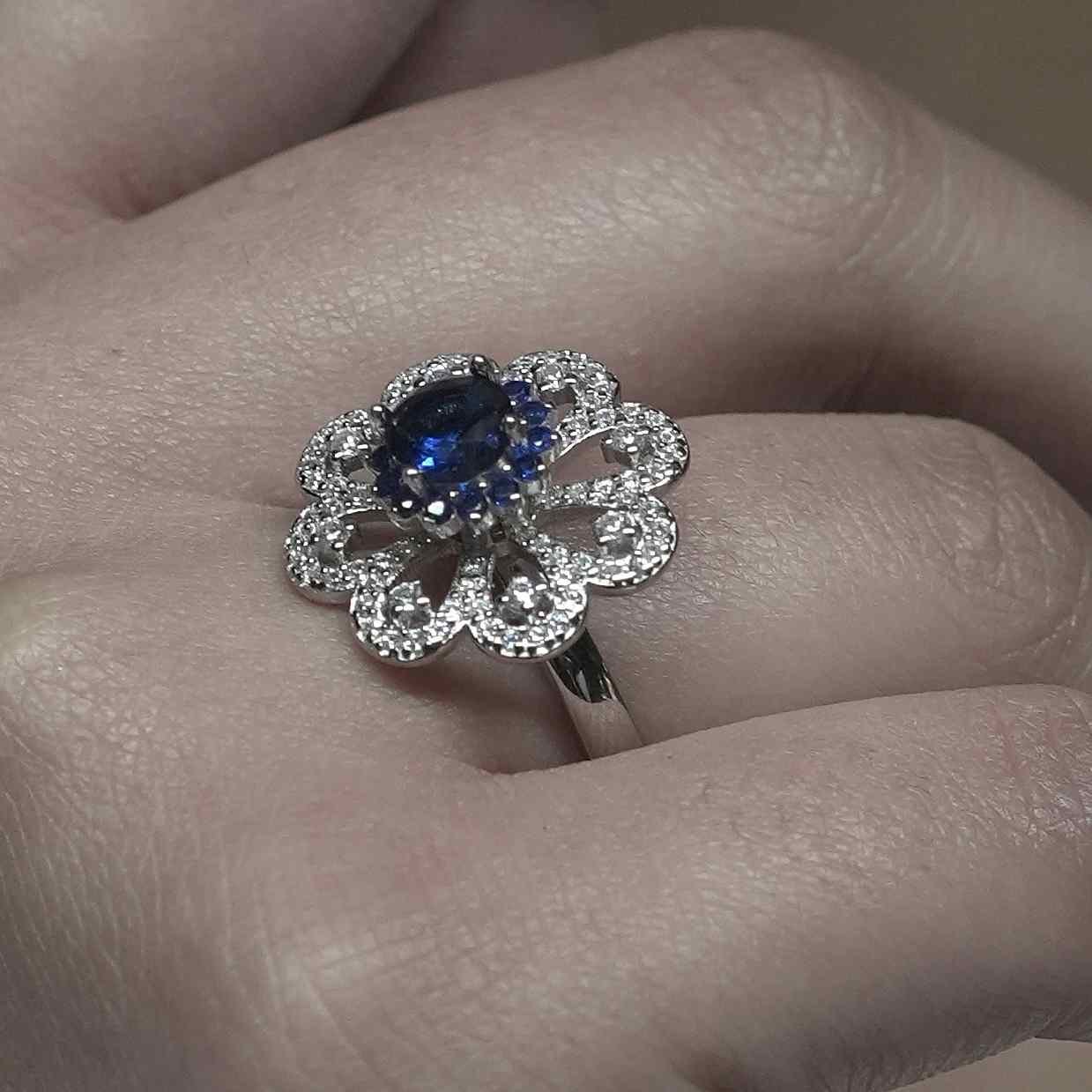 Silver Royal Blue Cutstone AD Modern Floral Rotatable Ring - Image 4