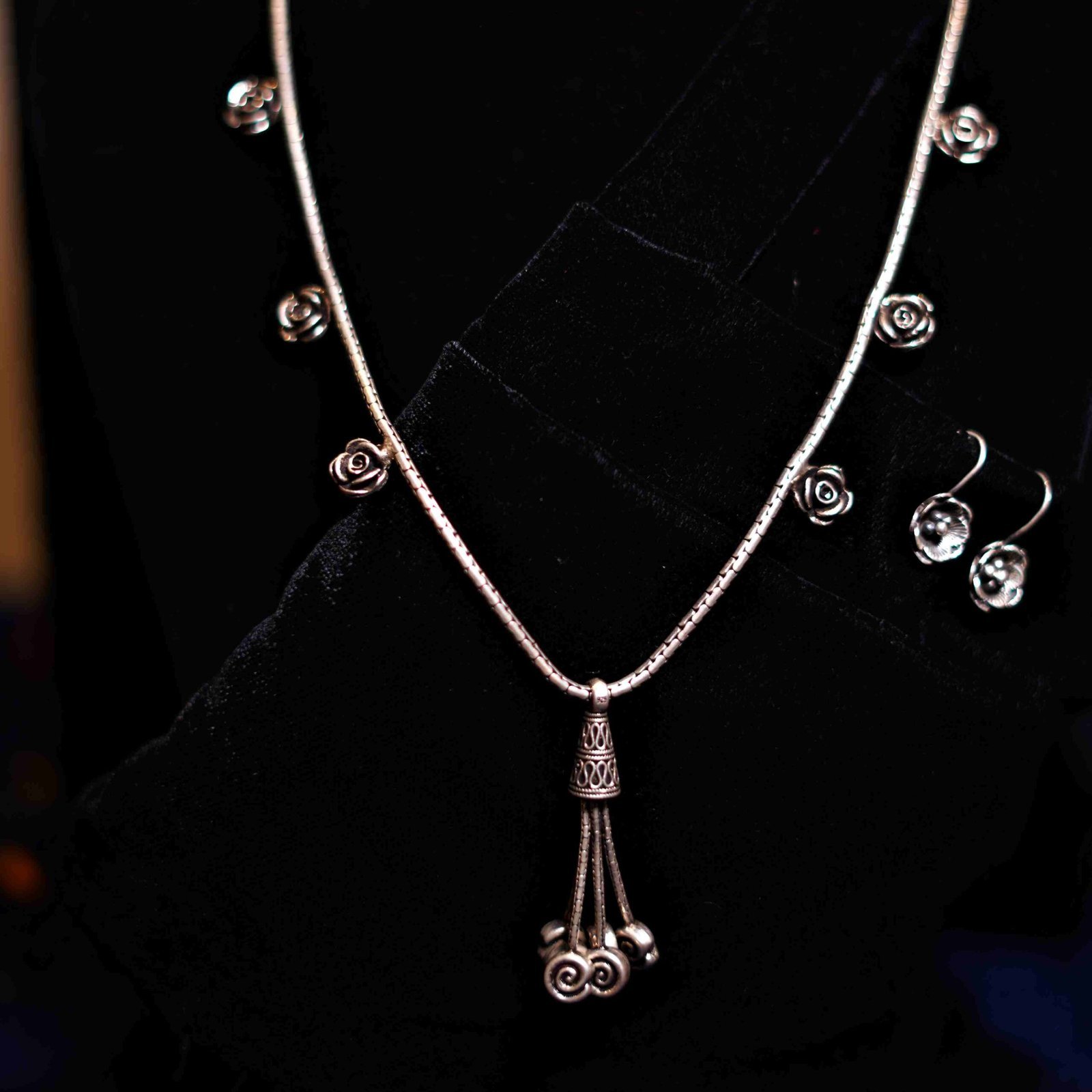 Oxidised V Shape Set