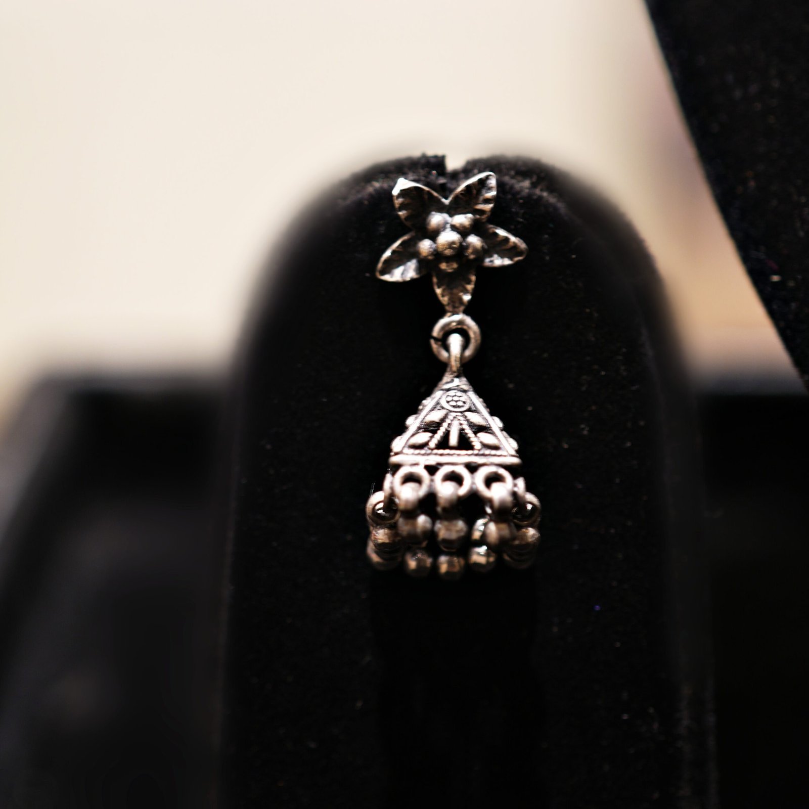 Silver Traditional Moti AD Necklace Set with Earrings - Image 4