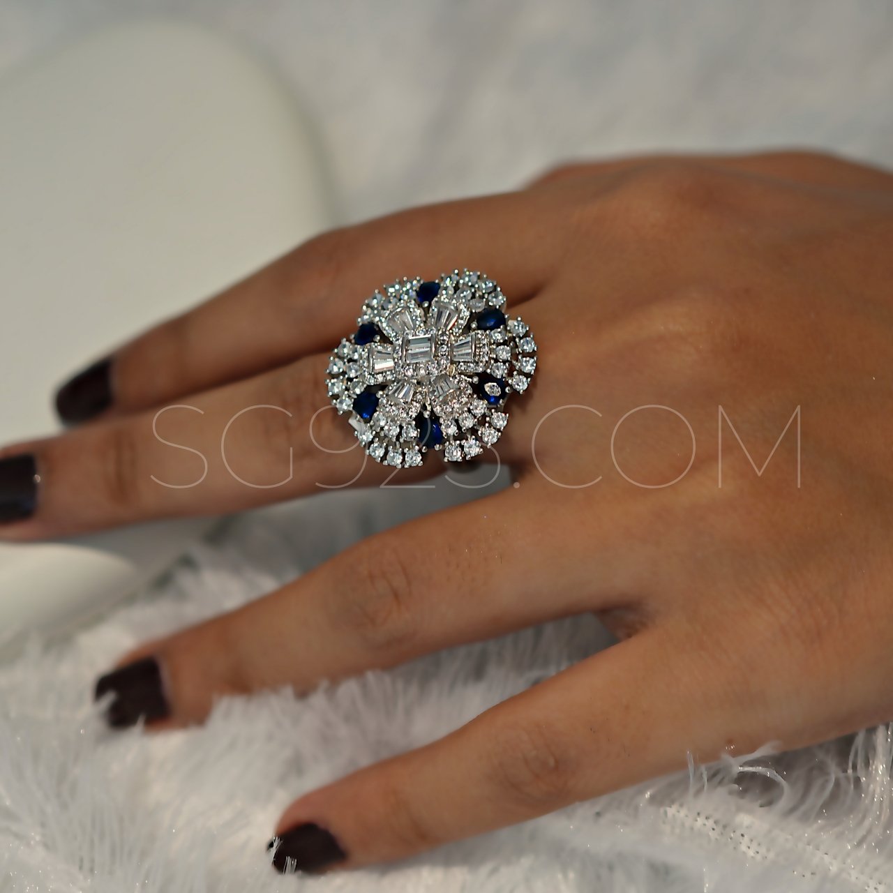 Silver Royal Blue Cutstone AD Modern Floral Rotatable Ring - Image 3